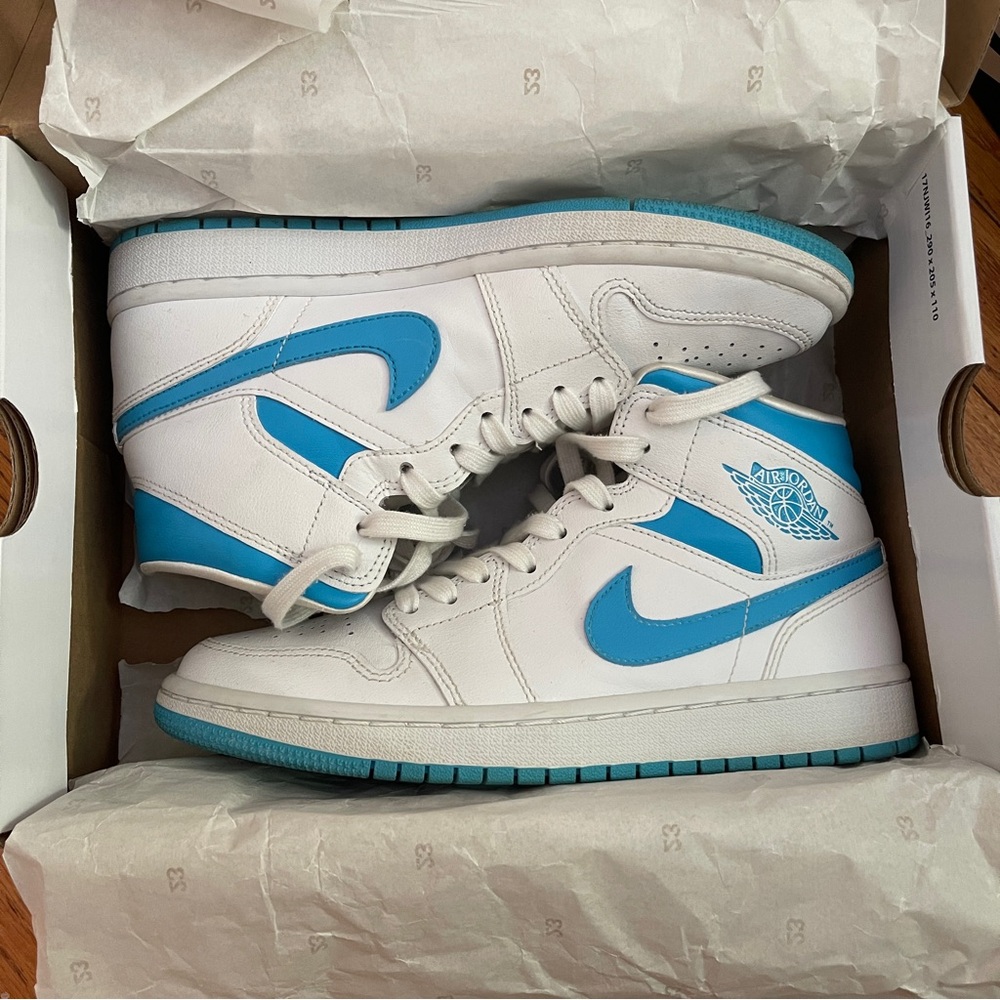 Women’s Air Jordan 1 Mid ‘UNC’